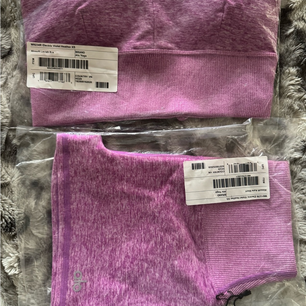 NWT Alo Yoga Electric Violet Heather aura short and Alosoft lavish bra set XS